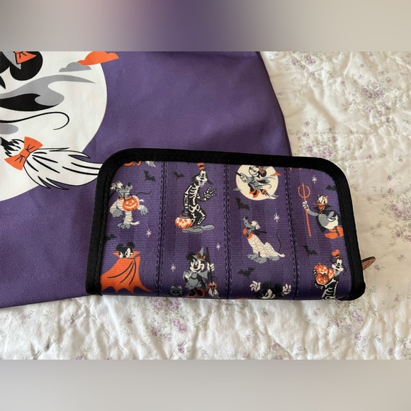 Harvey’s Mickey & Friends Halloween Set - Picture 3 of 8